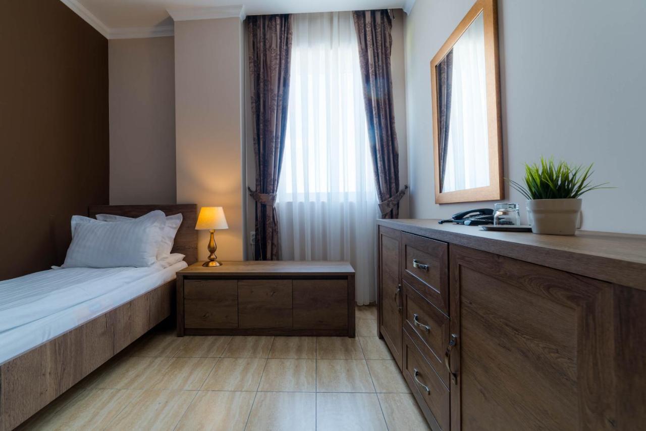 Sky Hotel Oradea Zewnętrze zdjęcie