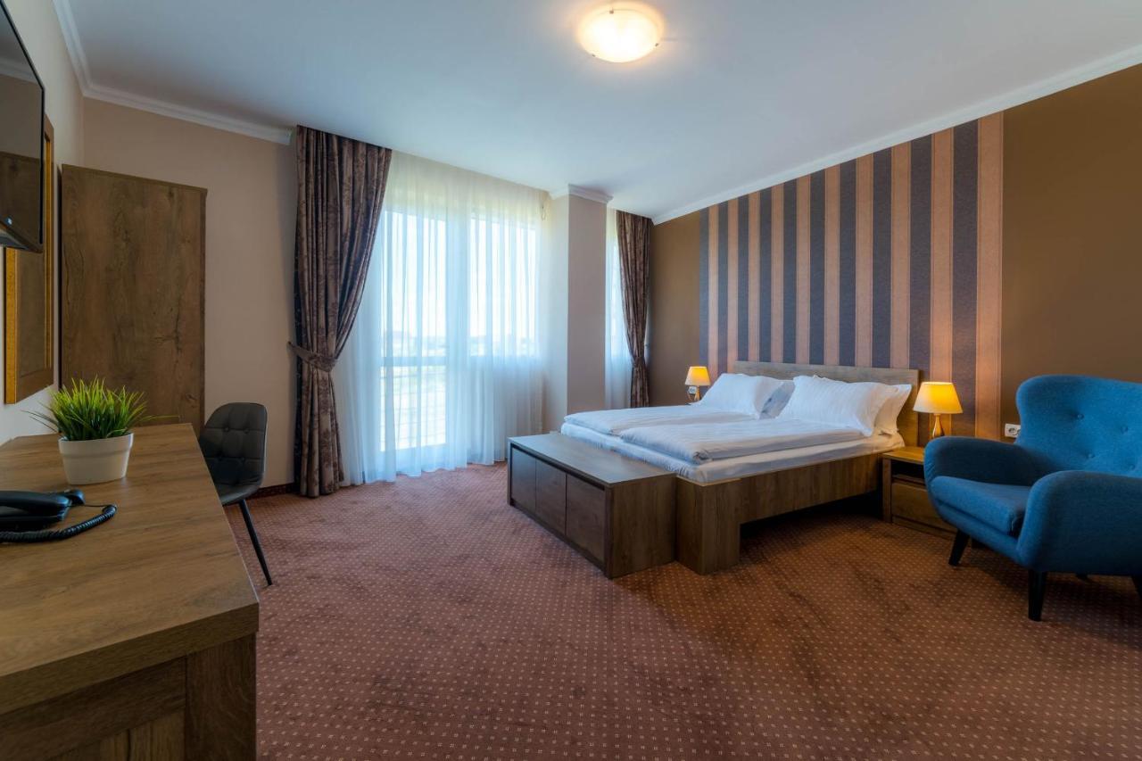 Sky Hotel Oradea Zewnętrze zdjęcie