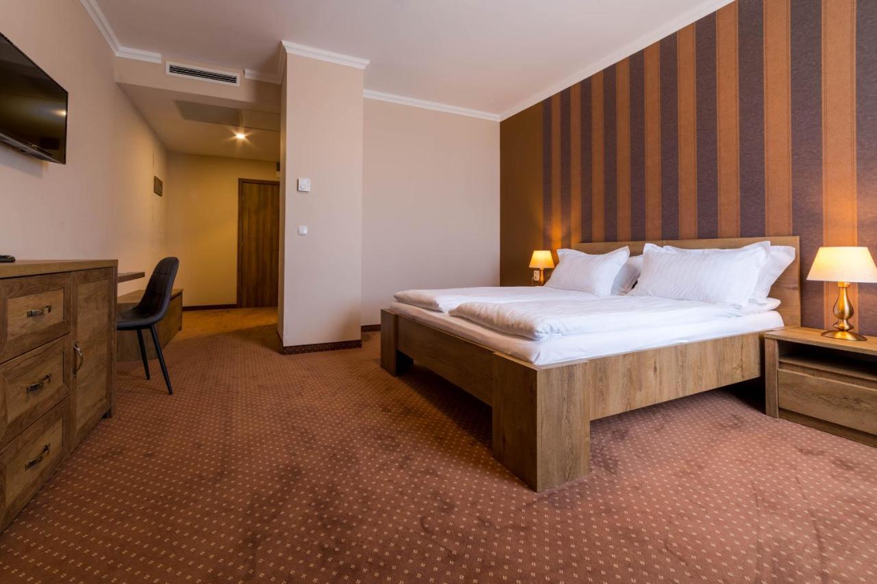 Sky Hotel Oradea Zewnętrze zdjęcie