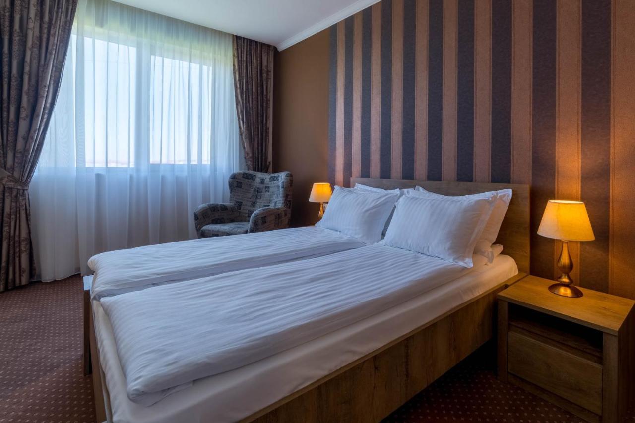 Sky Hotel Oradea Zewnętrze zdjęcie